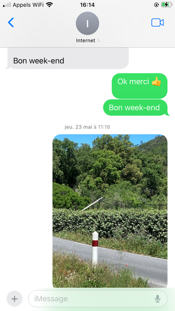 Poteau plié et pas réparé , câbles arraches