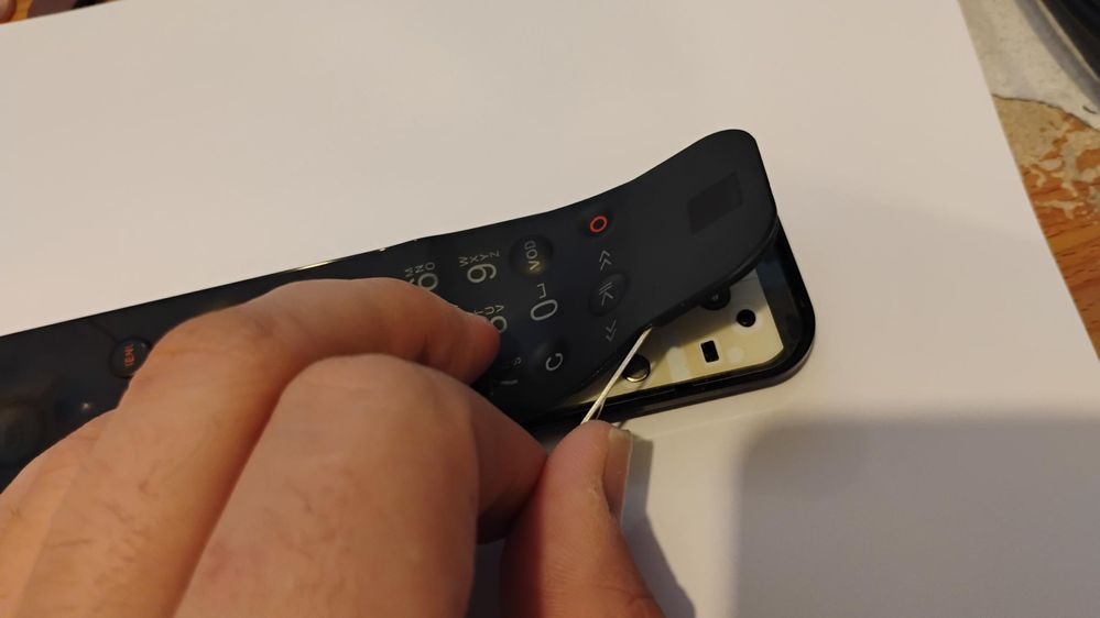 telecommande tv orange 1.jpg