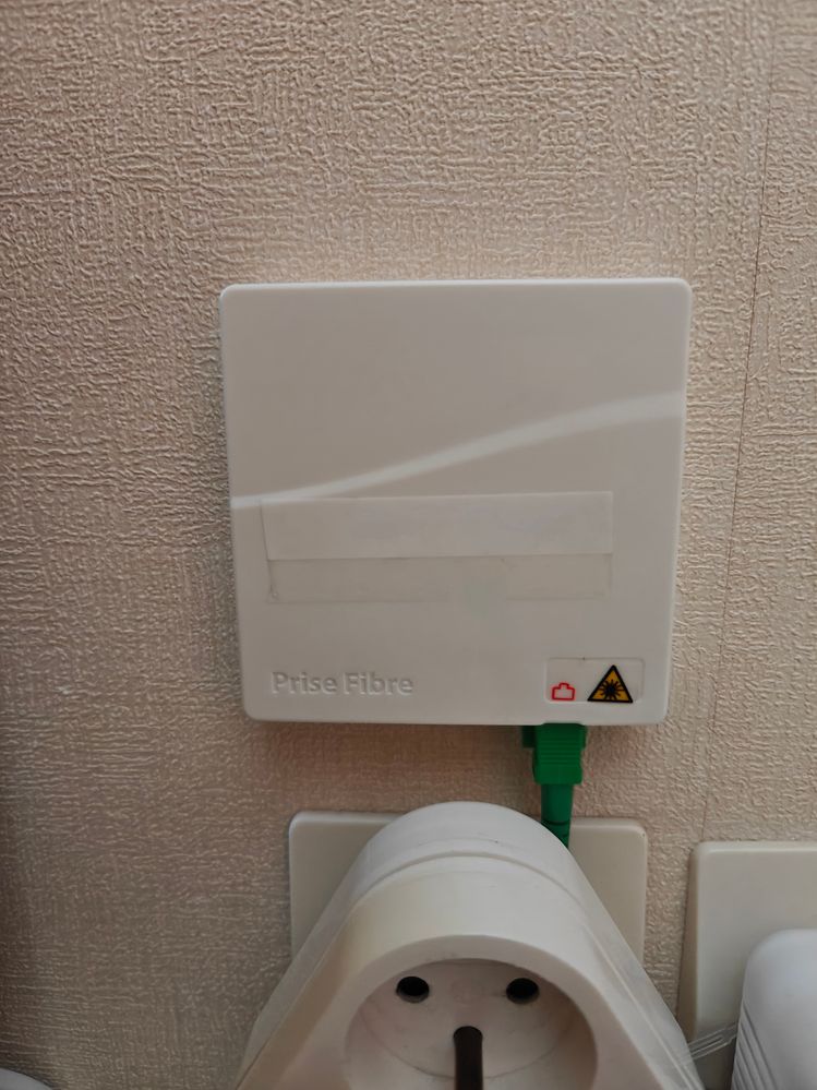 Prise PTO posée sur boîtier placo.