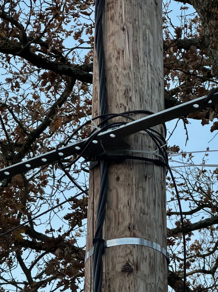 Support fibre rattaché avec colliers plastique