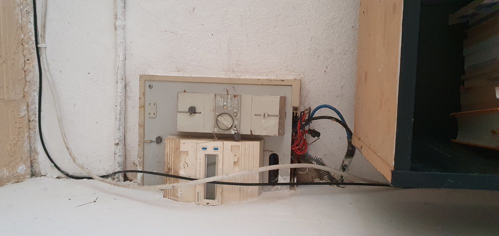 impossible d'installer le linky a cuase du cable orange !! ENEDIS n'a jamsi vu ça