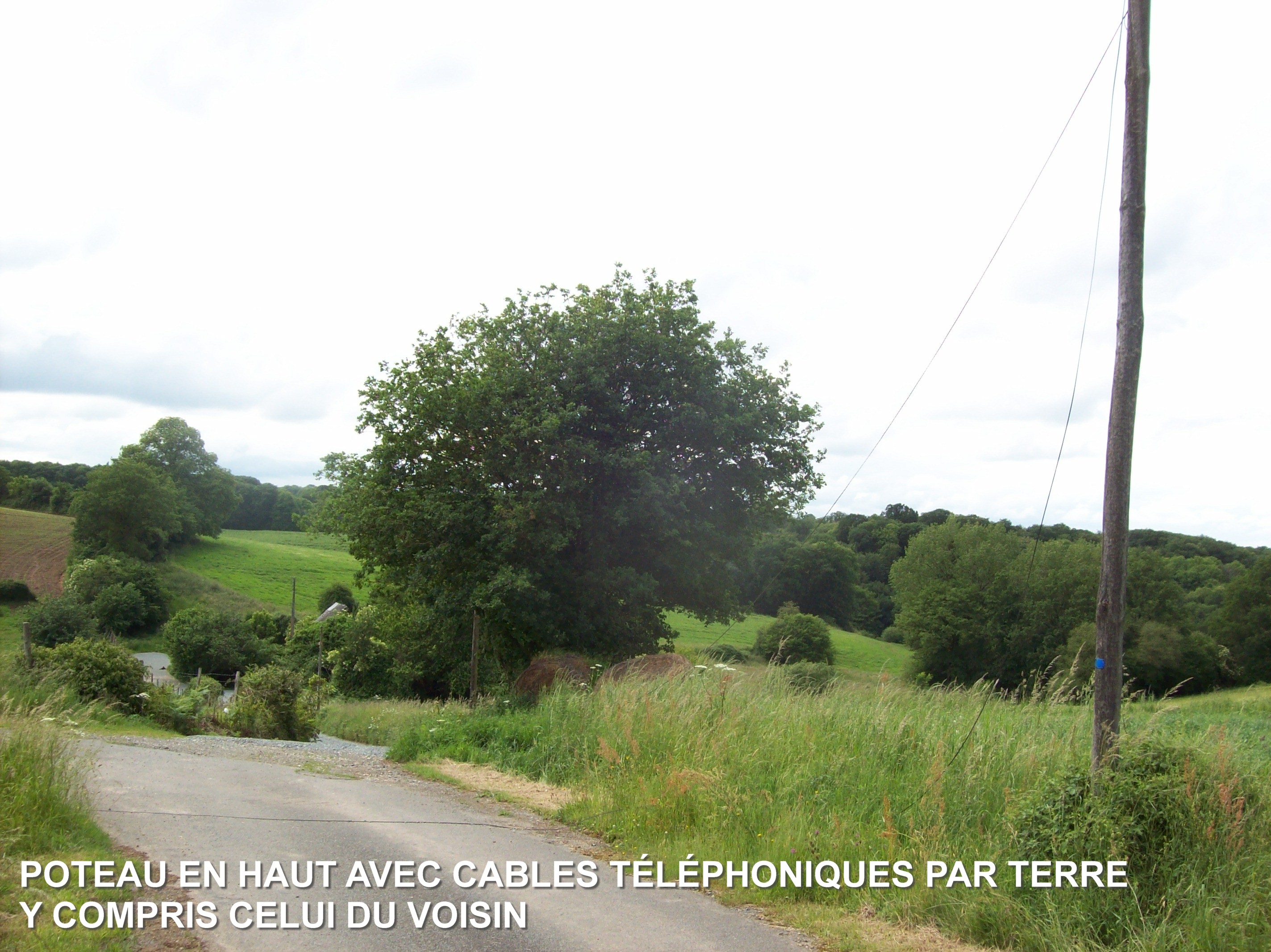 POTEAU-DEUX-CABLES-PAR-TERRE.JPG