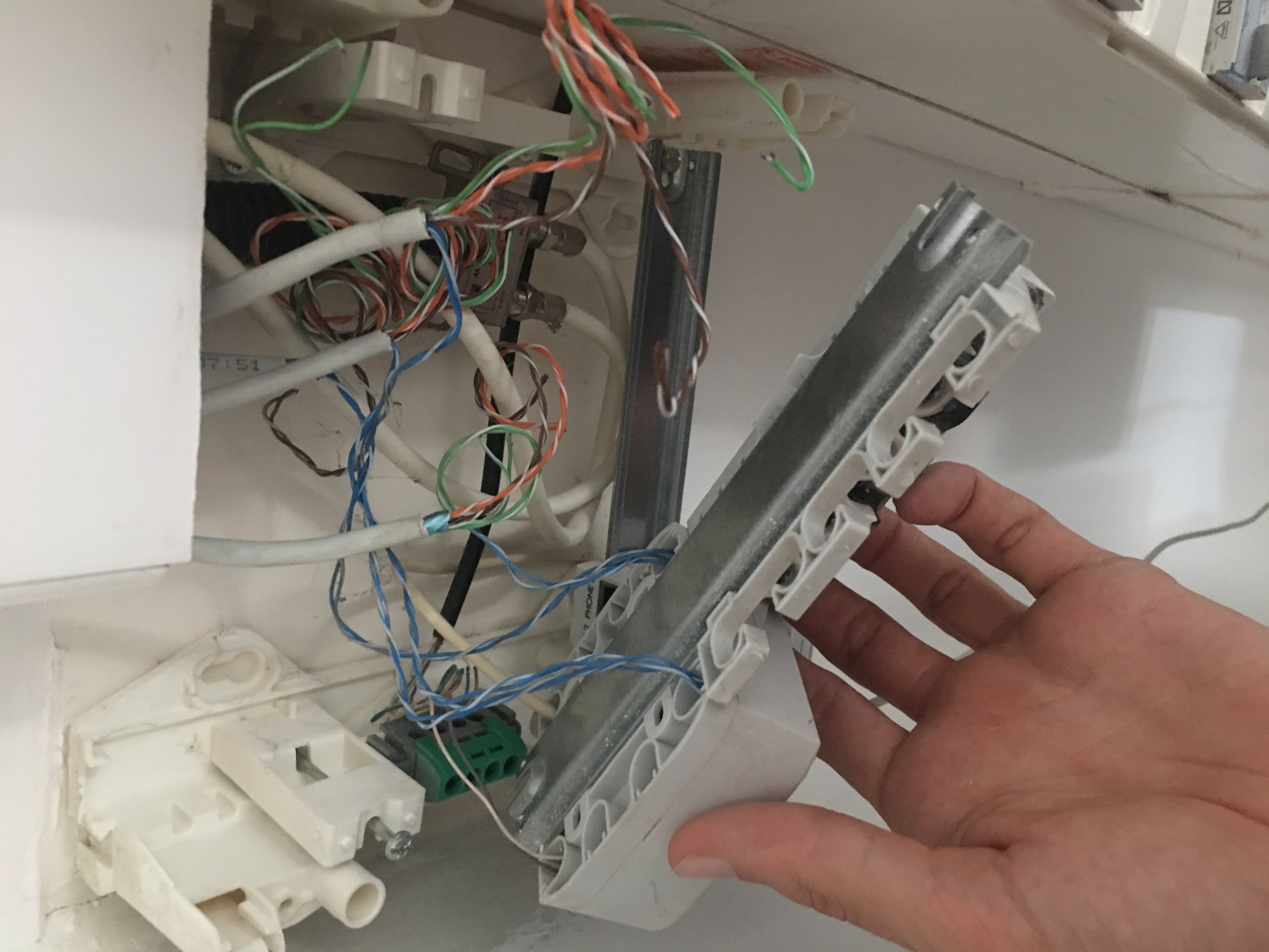 Résolu Comment se connecter en via les prises mu