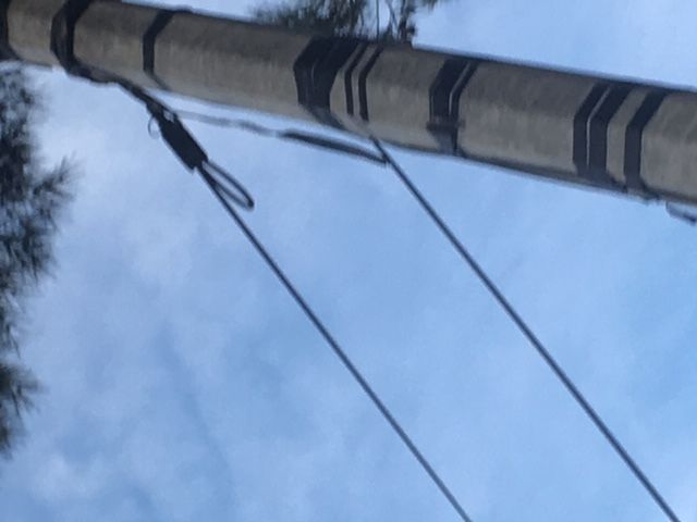 fibre installée avec du scotch et ne tient plus