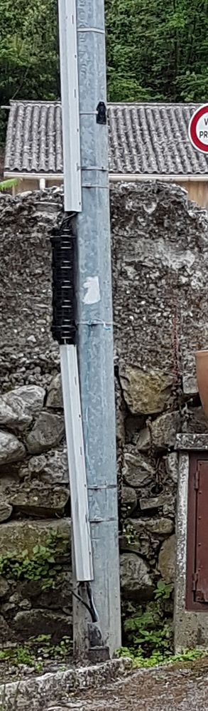 poteau connexion telephone.jpg