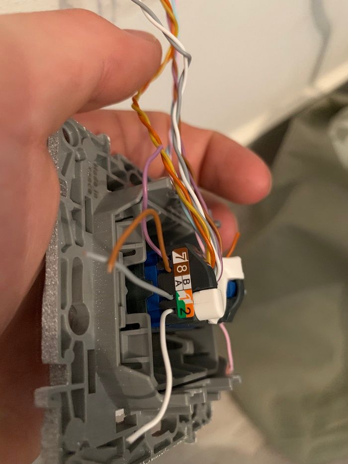 Prise femelle (côté chambre)