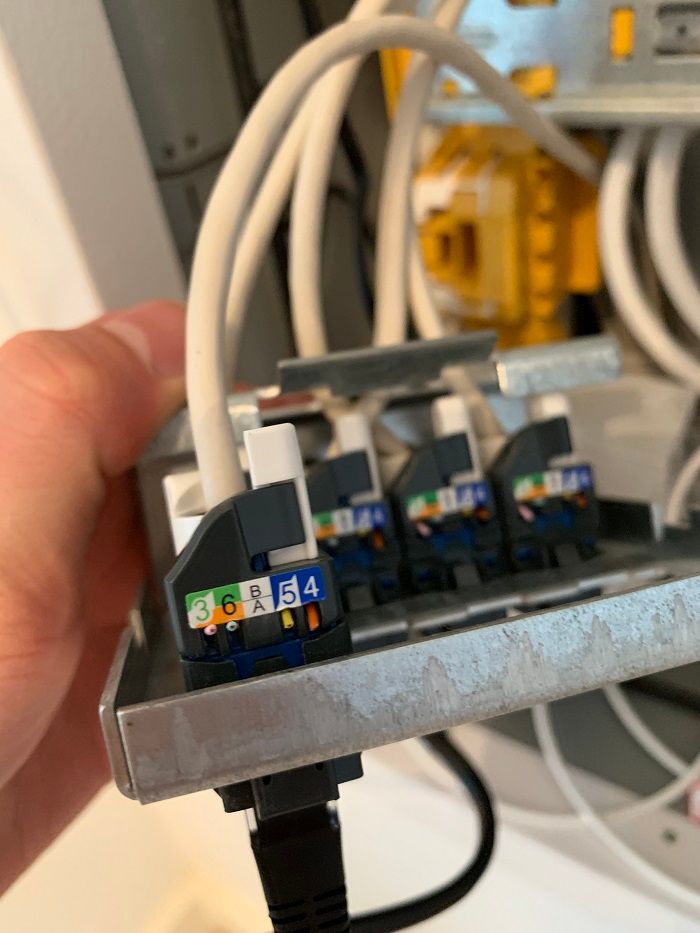 Prise femelle (côté boitier elec)