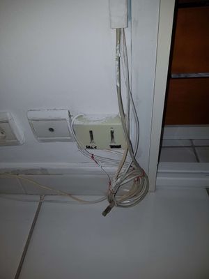 Etage (prises de l'étage et baguettes reliées)