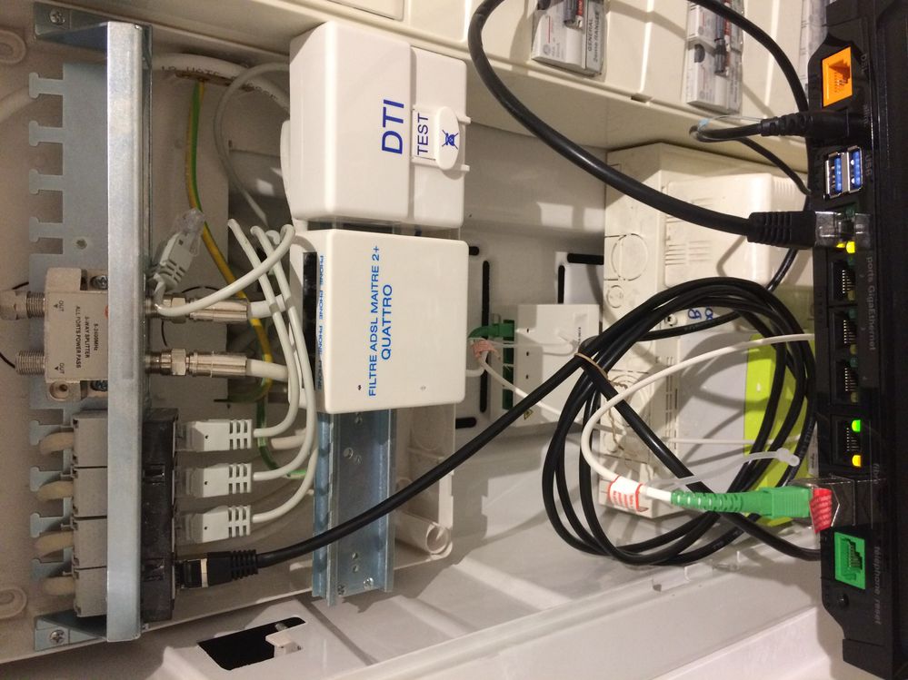 Résolu Connecter décodeur avec fibre et prise Communauté