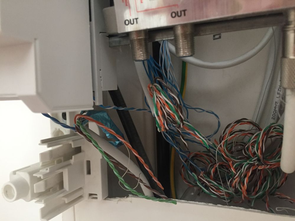 Zoom : est normal qu’il y ai autant de fils qui se baladent ?