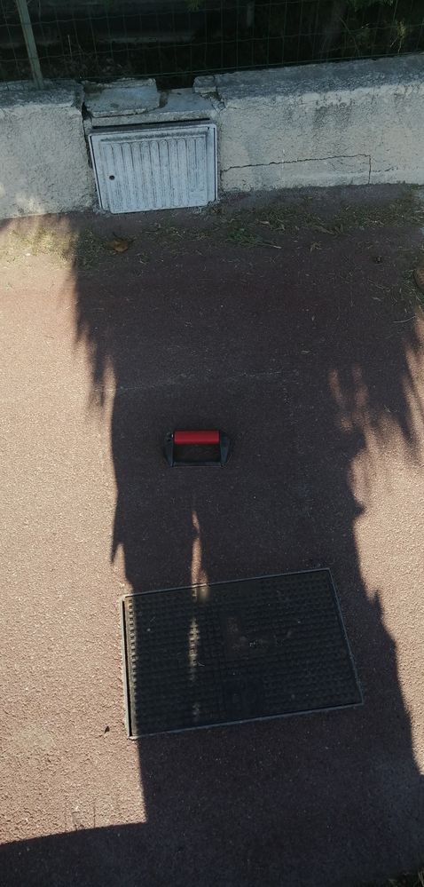 gaine bloque la ou il y a la poignee rouge