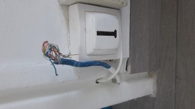 La prise téléphonique du salon