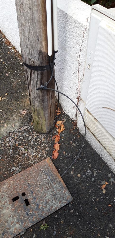 câbles qui passe par au dessus du regard !!