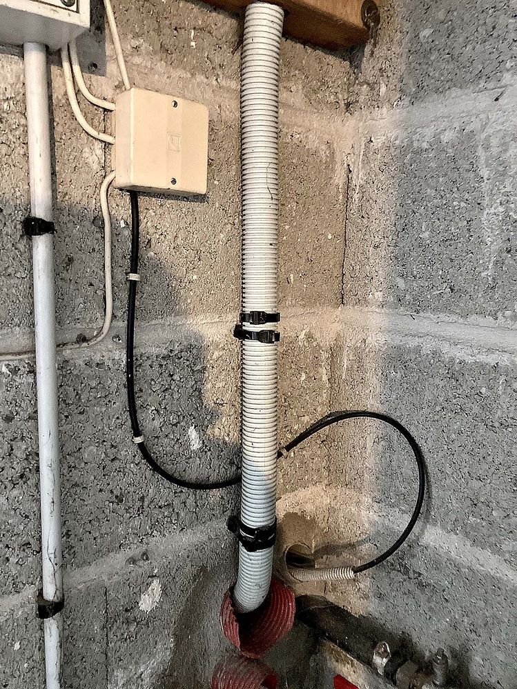 Arrivée téléphone cave.jpg