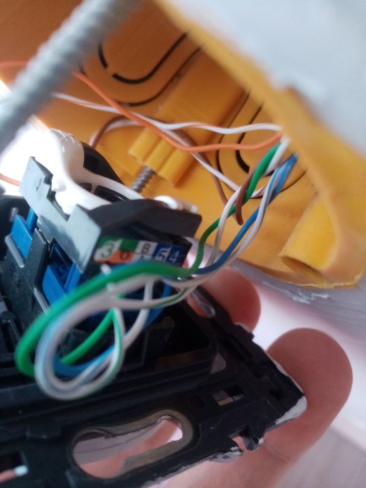 Prise chambre vue du dessous