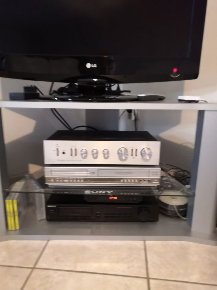 Bonsoir le décodeur fait toujours un bruit comme un ronronnement