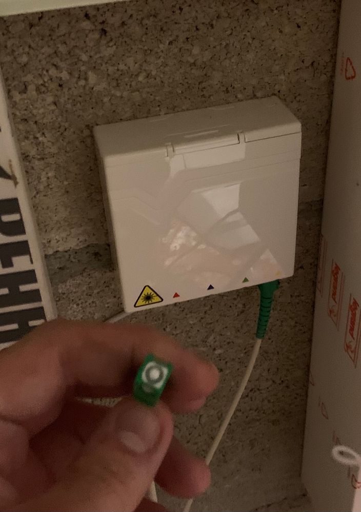 Arrivée de la prise optique qui ne fonctionne pas (pas de lumière depuis le 15/12/2020) en attente d’attribution d’une route optique.