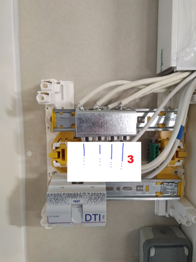 ... aux arrivées ethernet de la réglette.