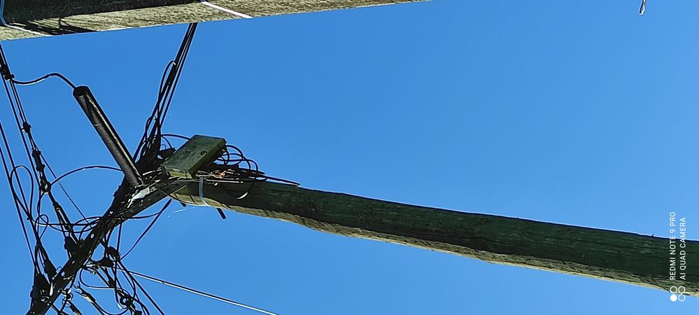le boitier avec les fils en dehors