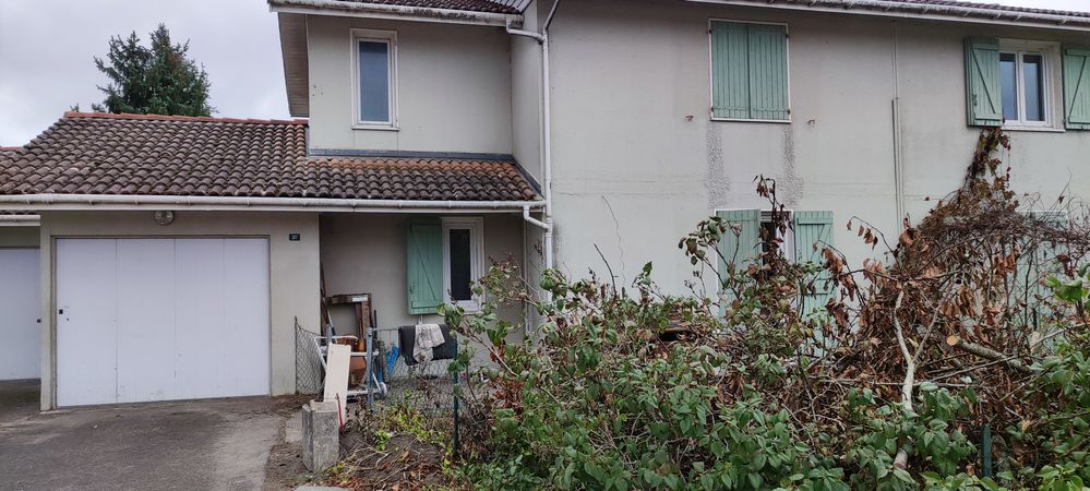 C'est ma maison a gauche