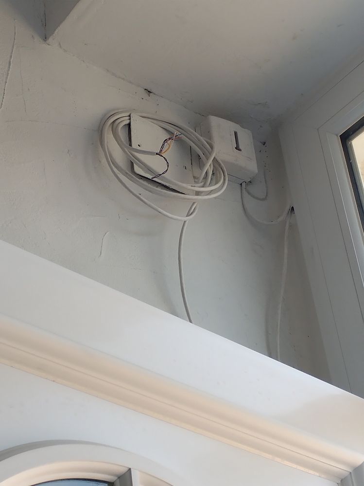 prise DTI mais impossible de brancher ya pas de prise électrique et c derrière la porte d'entree