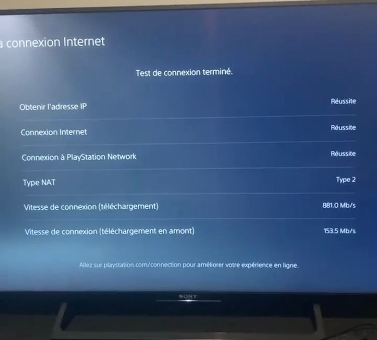 153,5 Mb/s téléchargement en amont